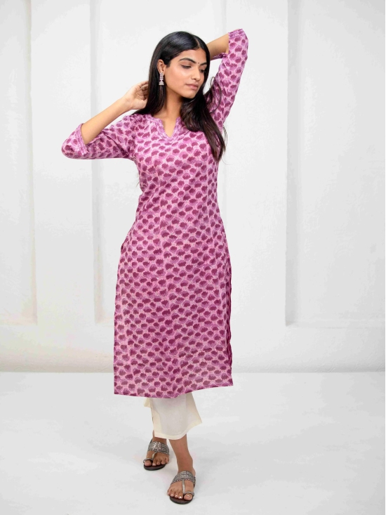 Amer Gulaabi Embroidery Kurta-L