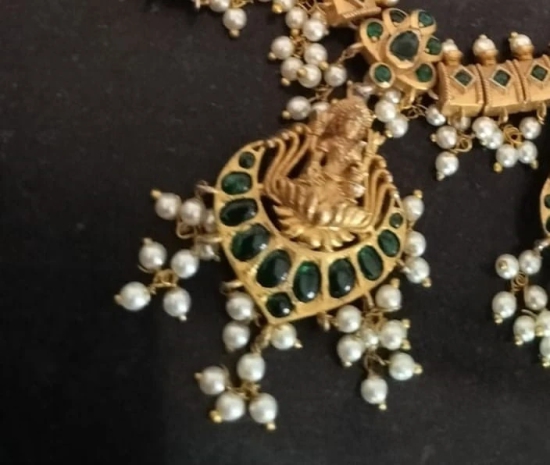 Stunning antique gold necklace with intricate detailing and pearls