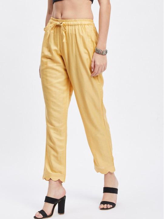 Women Straight Fit Mid-Rise Casual Flat-Front Trousers