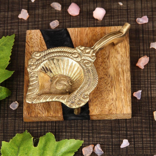DOKCHAN Pure Brass Handcrafted Leaf Diya for Home/Office Pooja Brass Table Diya (Height: 1 inch)
