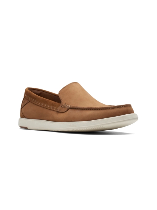 CLARKS TAN MEN BRATTON LOAFER LOAFERS