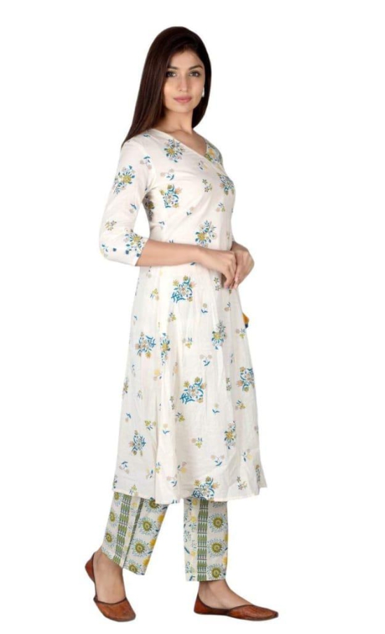 JAIPURETHNICWEAVES Women's Cotton Cambric Floral Printed Angrakha Kurta & Palazzo Set