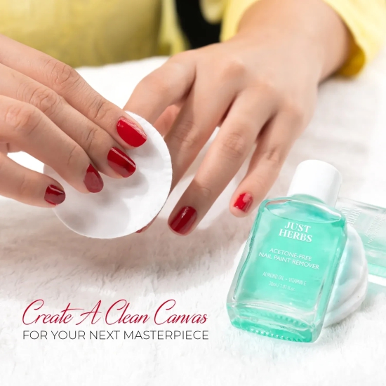 Nail Paint Remover with Almond Oil and Vitamin E