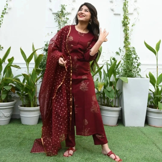 Rayon gold print kurti pant with dupatta set-S / Maroon