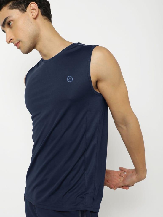 Men Navy Textured Sleeveless Sports T-shirt