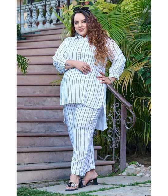 PrettyPlus by Desinoor.com White Striped Pant Top Set - None