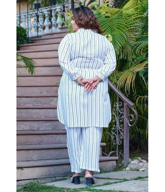 PrettyPlus by Desinoor.com White Striped Pant Top Set - None