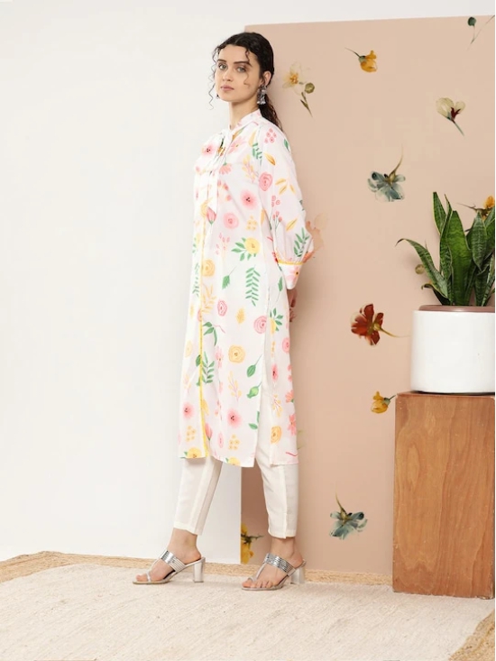 Women White & Pink Floral Printed Floral Crepe Kurta