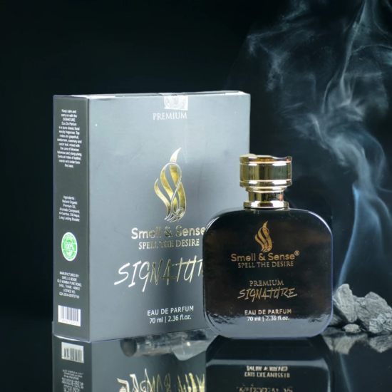 Signature – A Classic Floral Woody Men & Women Fragrance