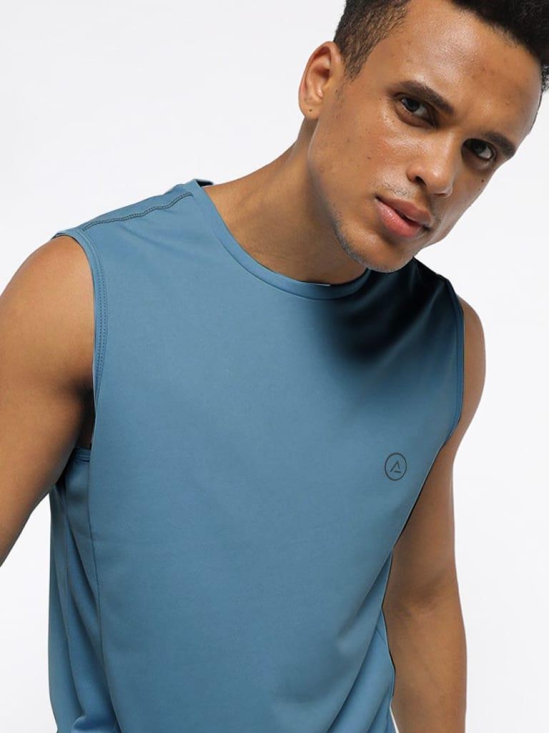 Men Light Blue Textured Sleeveless Sports T-shirt