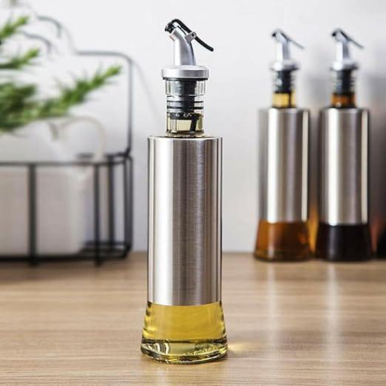 SAUDAGAR ENTERPRISES India Glass Oil Dispenser with Steel Cover Seasoning Bottle Glass Oil Bottle Leakproof Oiler Tank Household Stainless Steel Condiment Dispenser Steel 750 ml Pack Of 1