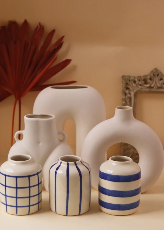 Set of 6 Essential Vases (For the price of 5)