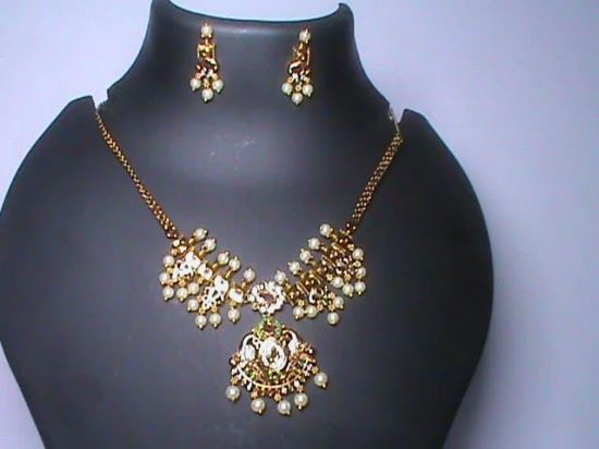 Pearl and gold necklace set with intricate detailing