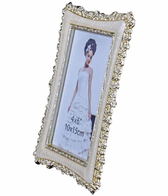 Kookee Acrylic TableTop Gold Single Photo Frame - Pack of 1