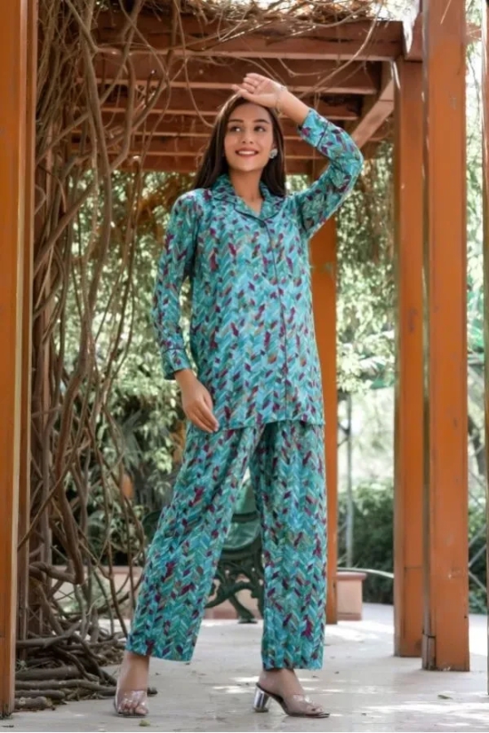 Green Abstract Full Sleeves Set Green S