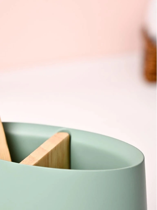 VON CASA Green Polyresin Toothbrush Holder