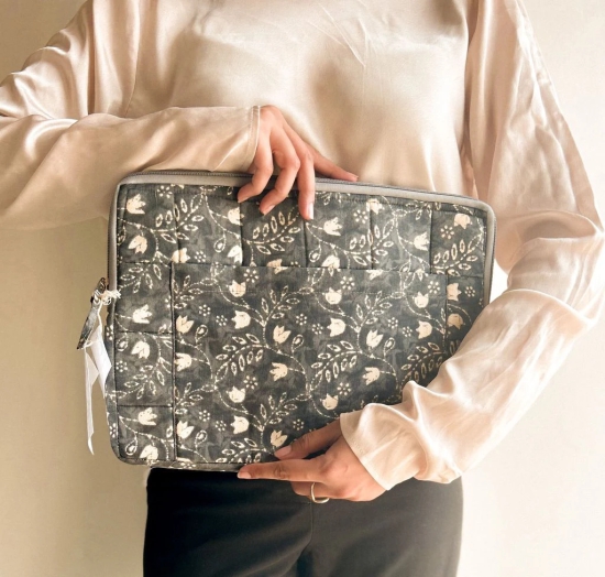 Sustainable Handmade Cotton Laptop Sleeve/Laptop Cover by Ekatra - Black Floral