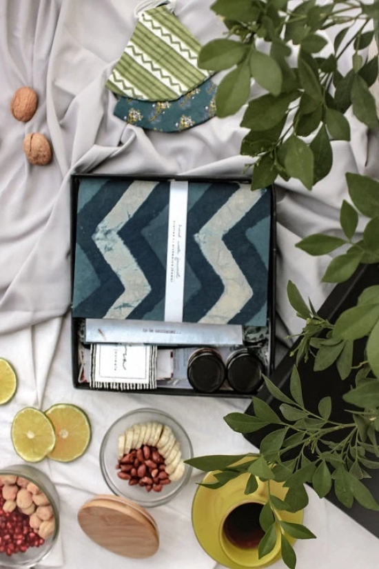 Ekatra Thoughtful hamper Indigo chevron