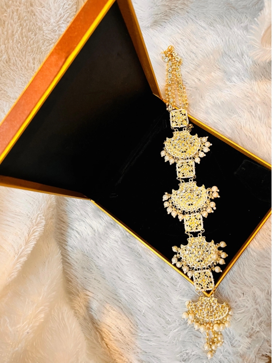 Aanandita Golden Lavish Juda Pin