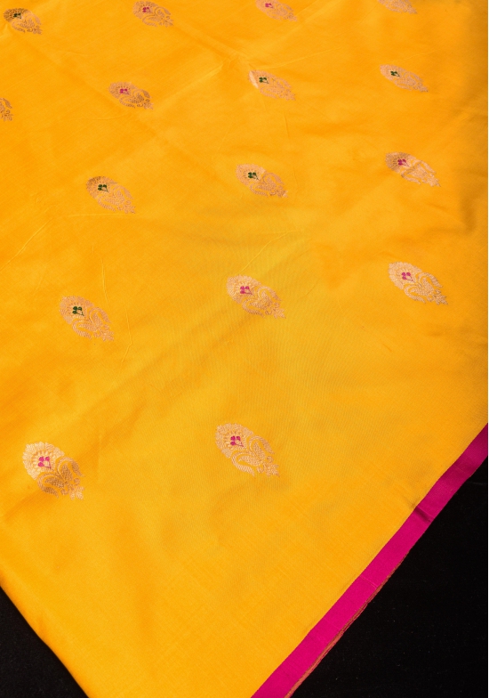 Borderless  Banarasi Katan Silk Saree with Contrasting Meenakari Zari Butta Blouse and Pallu and Contrast Pallu| SILK MARK CERTIFIED