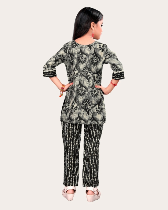 Girls Casual Kurta and Trouser Set-Black / 5 - 6 Years