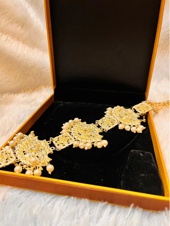 Aanandita Golden Lavish Juda Pin