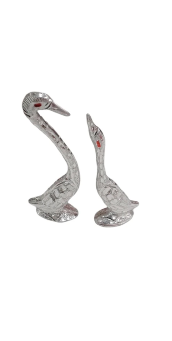 A Pair of Silver-Plated Metal Swan Figurines (Pack of 2)