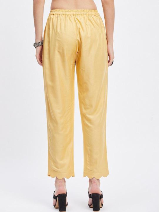 Women Straight Fit Mid-Rise Casual Flat-Front Trousers