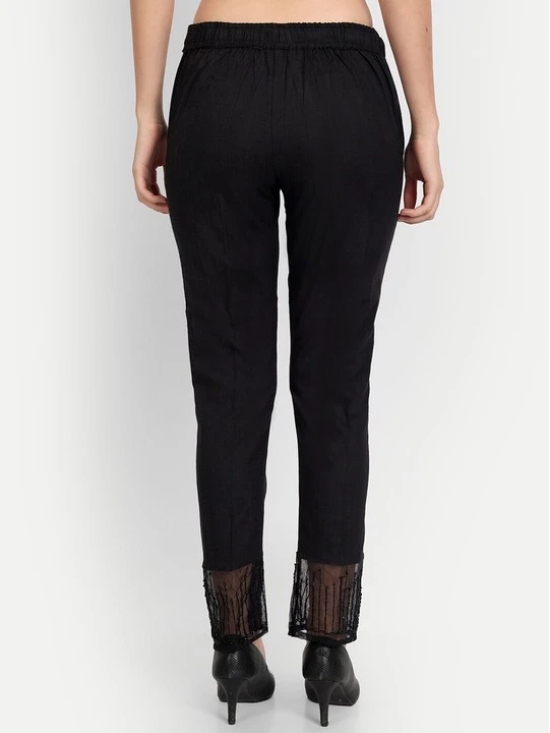 Women Black Solid Stretchable Trouser