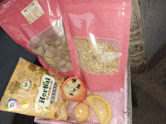 PRERUP customized gift holi hamper 3