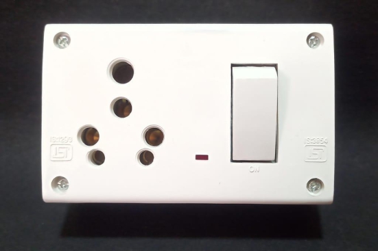 16A 1 Socket & 1 Switch Extension Box with 6A Plug & 5 Meter Wire