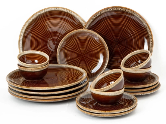 Reactive Handcrafted Premium Ceramic Dinner Set | 6 Dinner Plates, 6 Quarter Plates, and 6 Small Dinner Bowl | Stoneware | Microwave and Dishwasher Safe | Pack of 18 | Peanut Brown