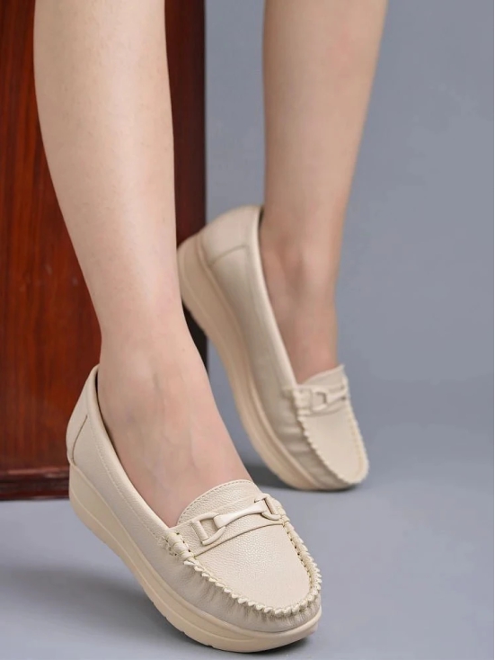 Shoetopia Cream Womens Loafers - None