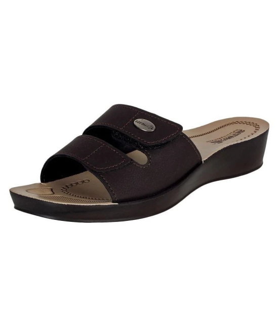 Aerowalk - Brown Womens Flats - None