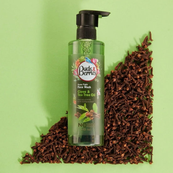 Buds&Berries Clove and Tea Tree Oil Acne Fight Facewash for Oily Acne Prone Skin - 240 ml