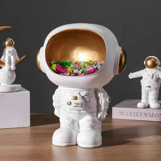 Nordic Resin Creative Astronaut Storage Sculpture