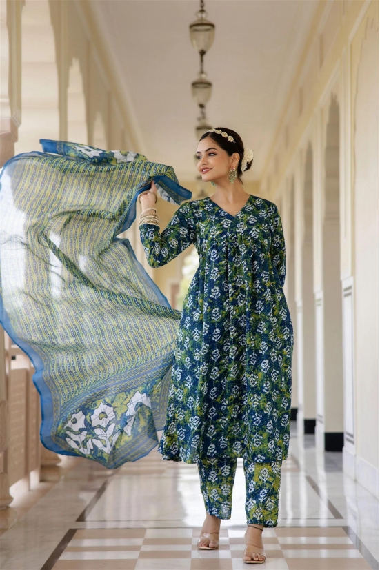 Women Printed A-Line Kurta and Pant Set with Dupatta Set-XL