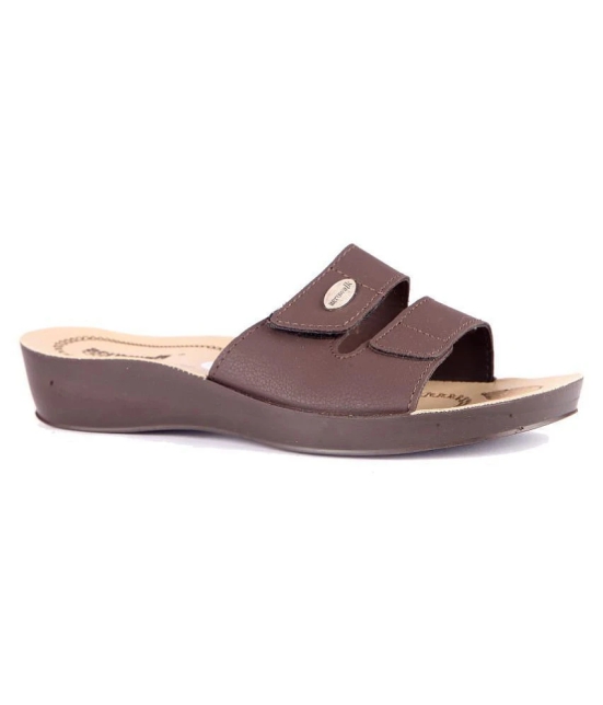 Aerowalk - Brown Womens Flats - None