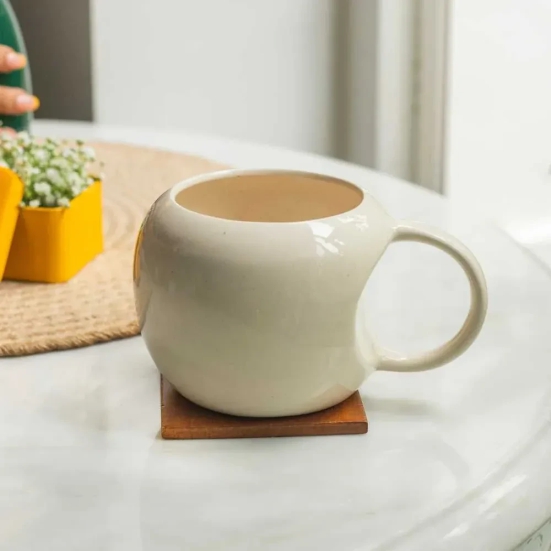 Curved Ceramic Mug Beige