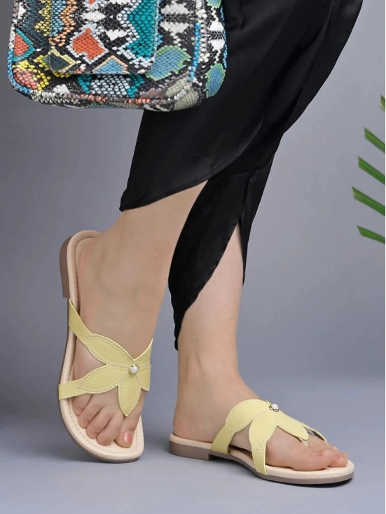 Shoetopia Yellow Womens Flats - None