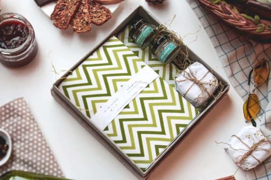 Sustainable Wellness Hamper for all by Ekatra - Green Chevron