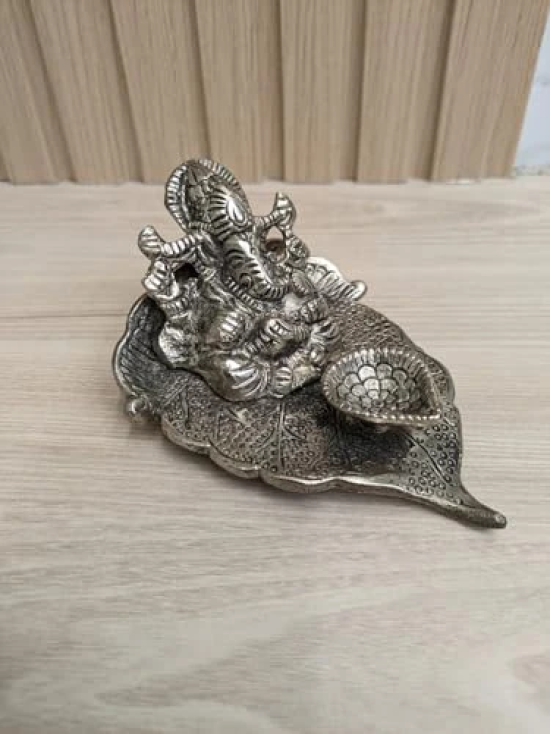 Aarna Creations Hand Crafted Metal Ganesha on Betel Leaf| Artistic Paan Ganesha Idol in Antique Silver|Desk Idol Ganesha Placed on Leaf with Diya