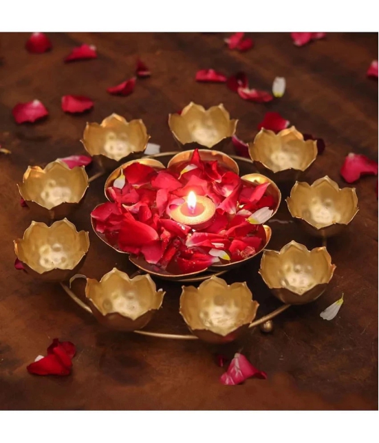 METAL MESTERY Gold Table Top Metal Tea Light Holder - Pack of 1