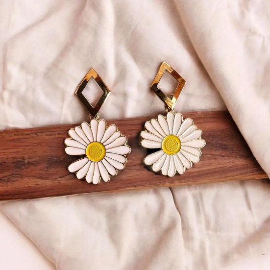 Daisy Flower Earring - Gold - Buy Any 5 for Rs. 500