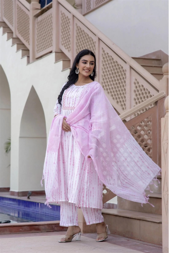 Women Embroidery Kurta and Pant Set with Dupatta in Pink-S