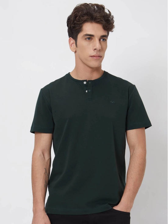 Green  Textured Textured Slim Fit Casual Polo