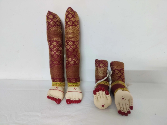 Decorated Pattu Zari Hastham Paadham-Mini (9 x 4 inches) / Maroon