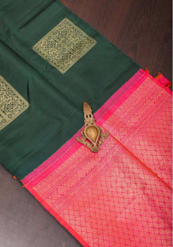 Bottle Green Borderless Kanjivaram Soft Silk Saree with Square Motifs and contrast Pallu| SILK MARK CERTIFIED