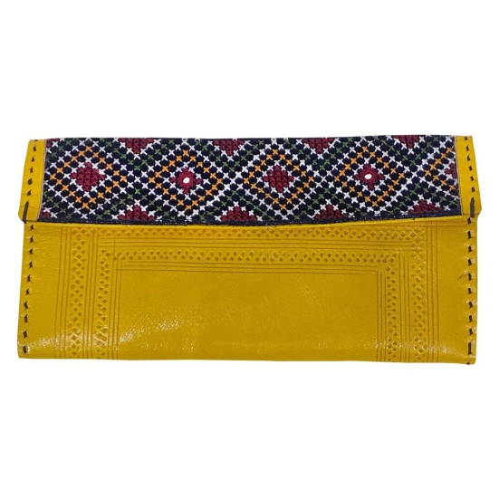 Garvi Gurjari (A Gujarat Govt Enterprise Handcrafted Women's Kutchi Leather Wallet with Embroidery (GGCHELW02)