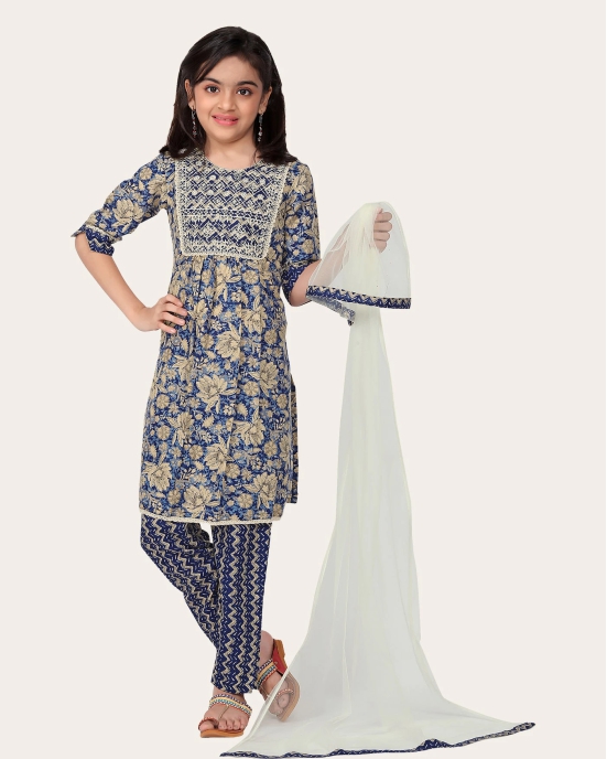 Girls Embrodrery Kurta with Bottom Dupatta set-Blue / 5 - 6 Years